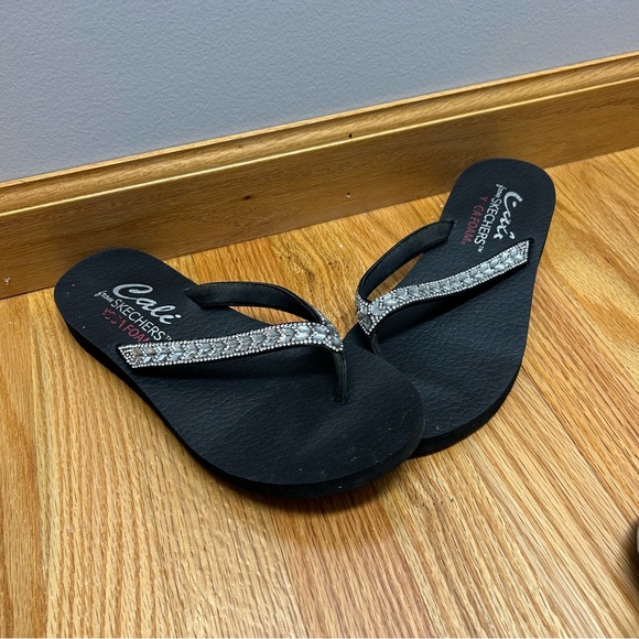 Skechers Women's Black Sandals with Sparkling Accents - Picture 1 of 2